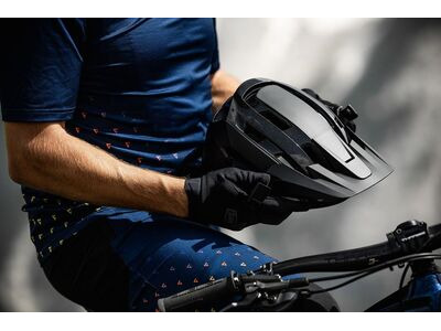 GIANT Rail Helmet Panther Black click to zoom image