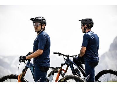 GIANT Rail Helmet Phantom Green click to zoom image