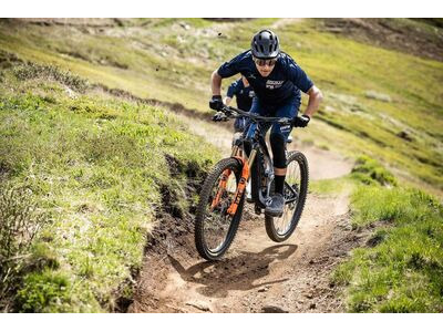 GIANT Rail Helmet MATTE SLATE click to zoom image