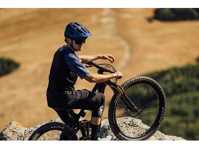 GIANT Roost Helmet Phoenix Fire click to zoom image