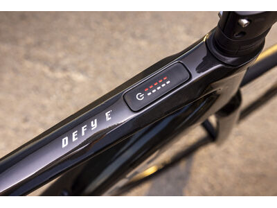 GIANT Defy Advanced E+ Elite 0 click to zoom image