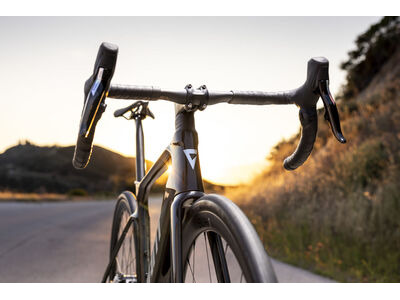 GIANT Defy Advanced E+ Elite 0 click to zoom image