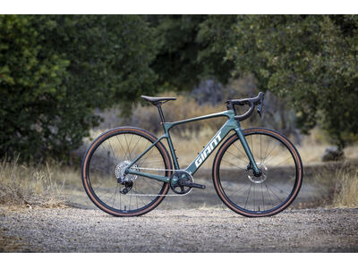 GIANT Defy Advanced E+ Elite AR click to zoom image