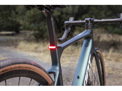 GIANT Defy Advanced E+ Elite AR click to zoom image