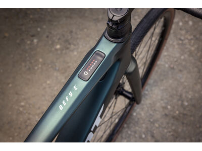 GIANT Defy Advanced E+ Elite AR click to zoom image