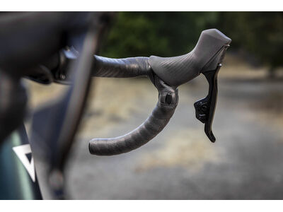 GIANT Defy Advanced E+ Elite AR click to zoom image