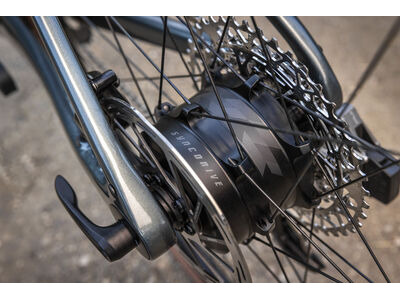 GIANT Defy Advanced E+ Elite AR click to zoom image