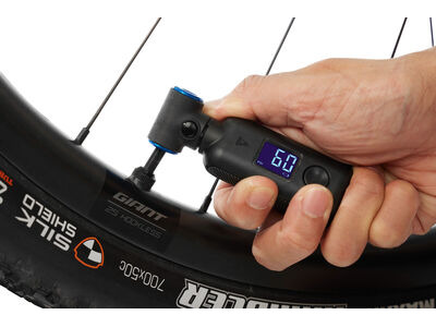 GIANT Control Digital Gauge click to zoom image