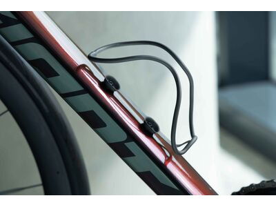 GIANT Airway Pro Ti Bottle Cage click to zoom image