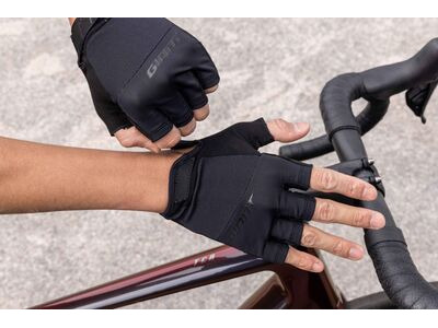 GIANT Cima Short Finger Glove White click to zoom image