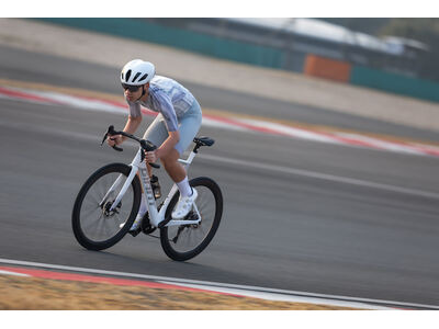 GIANT Pursuit Mips Helmet Matt White click to zoom image