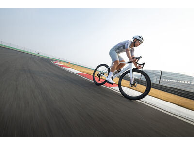 GIANT Pursuit Mips Helmet Matt White click to zoom image