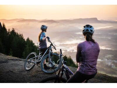 LIV Rail Helmet Air Glow click to zoom image