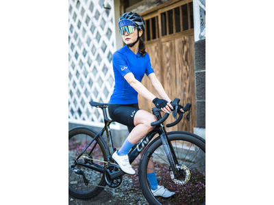 LIV Vantage Socks click to zoom image